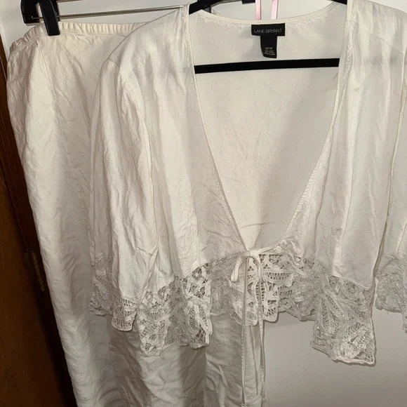 Lane Bryant Cream Lace linen set - Picture 2 of 3